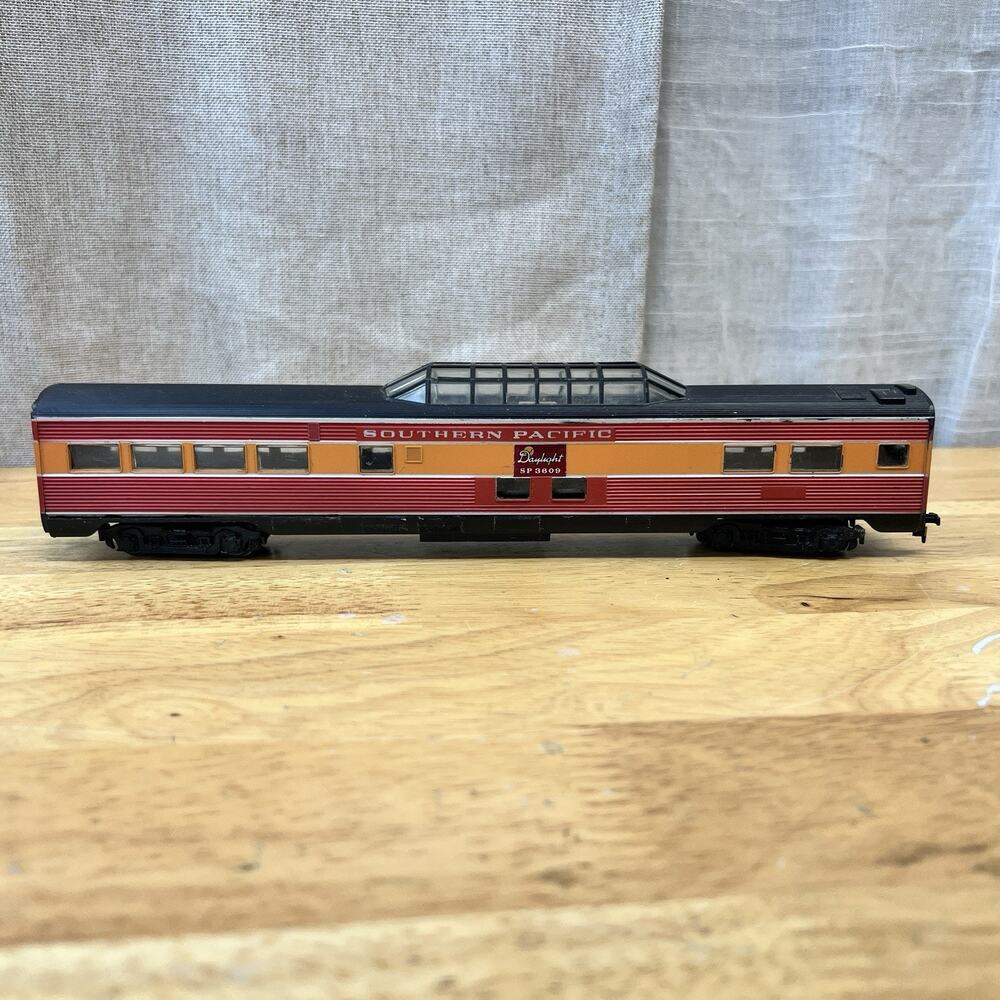VTG Bachman Southern Pacific Daylight Passenger Model Train Car Model SP 3609